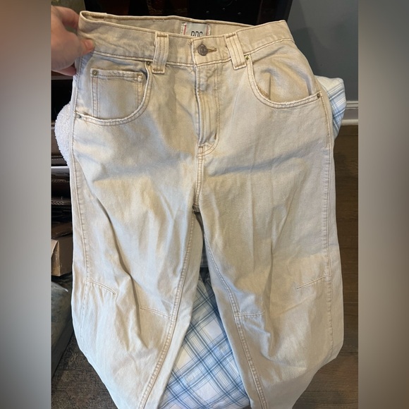 BDG RIH mid rise barrel jeans size 25 NWOT - Picture 4 of 4